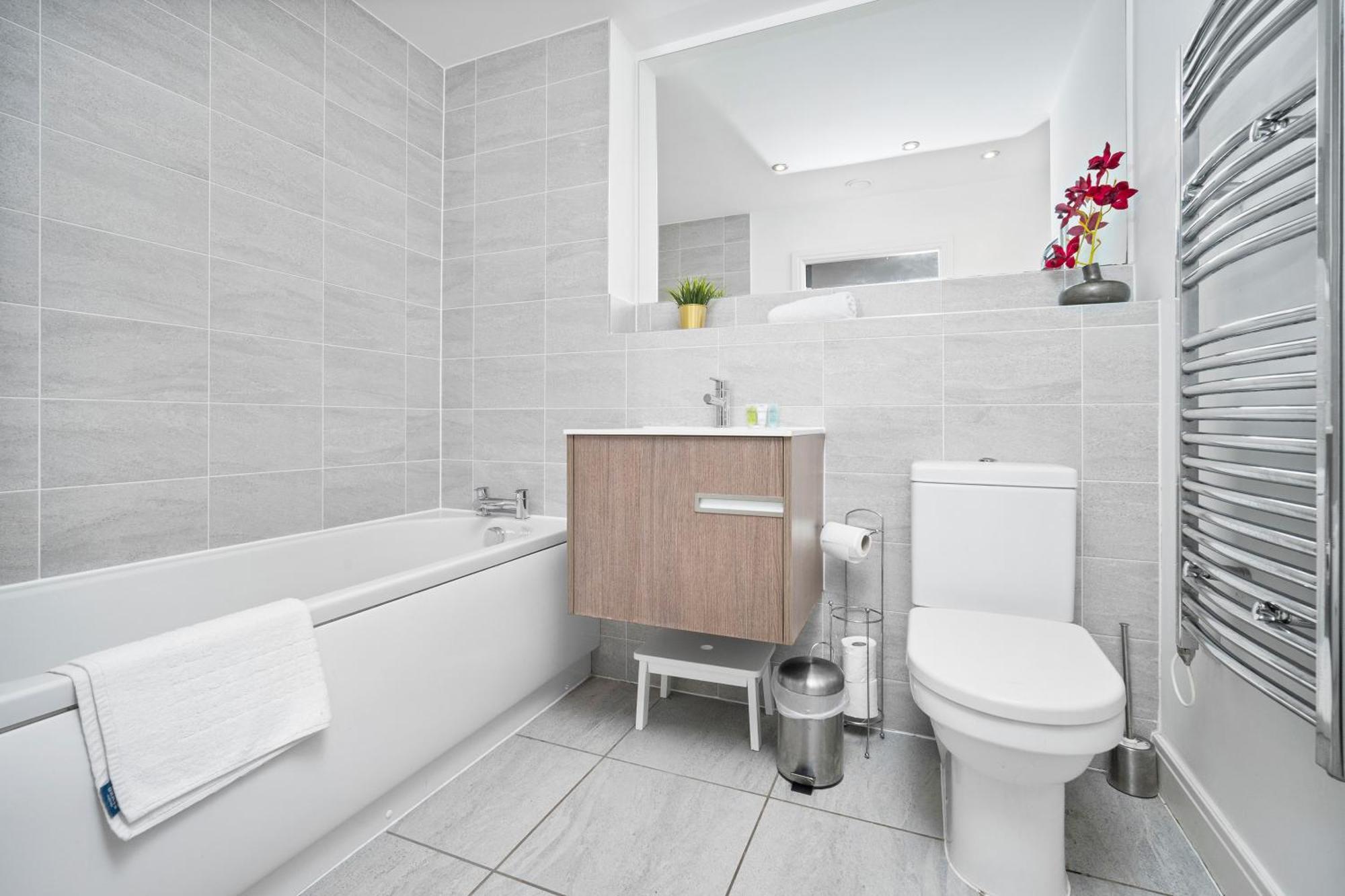 New Luxe Apartment - Secure Parking - Birmingham City Centre - Netflix - Wifi - Top Rated - 54M 외부 사진