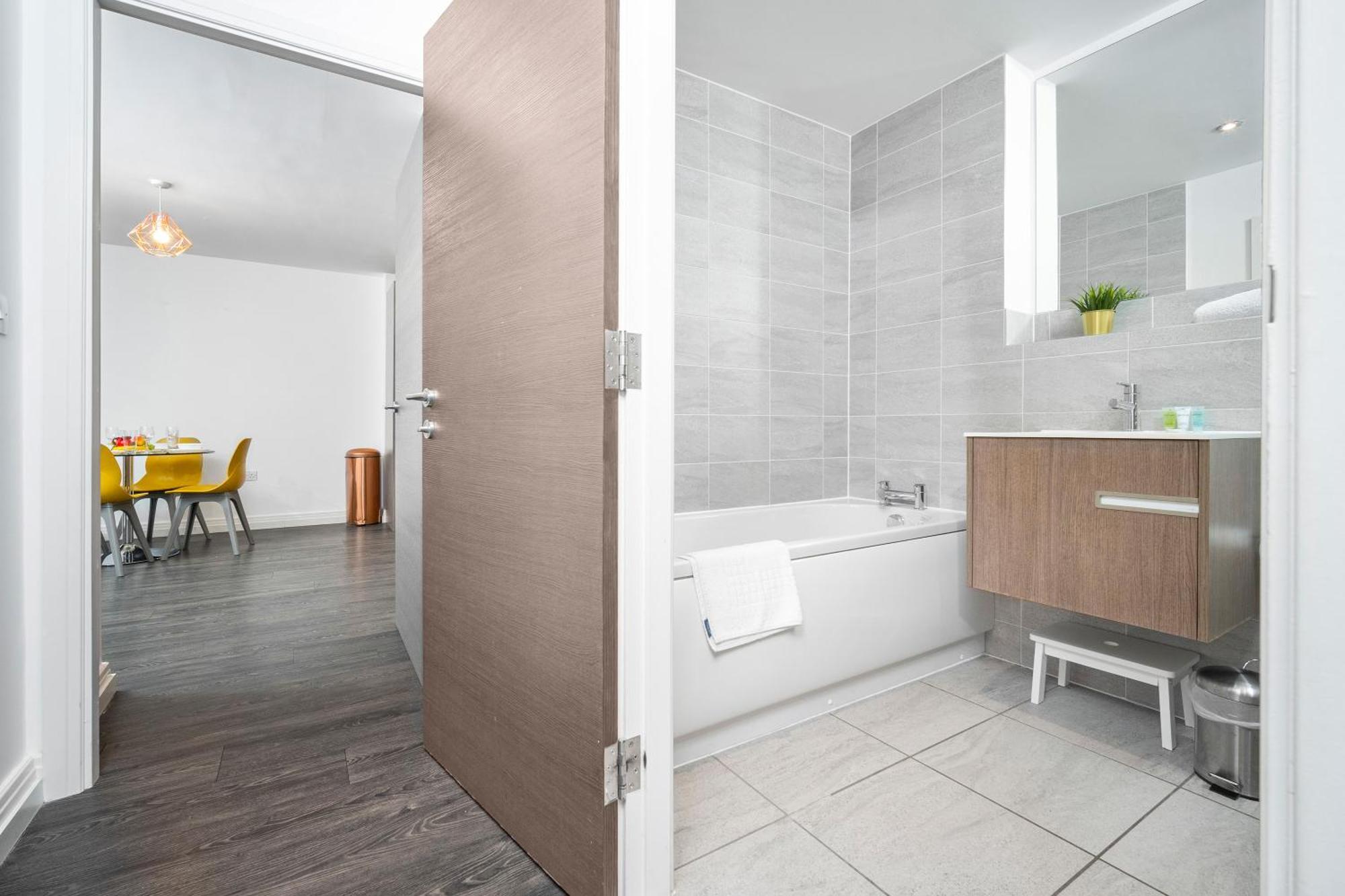 New Luxe Apartment - Secure Parking - Birmingham City Centre - Netflix - Wifi - Top Rated - 54M 외부 사진